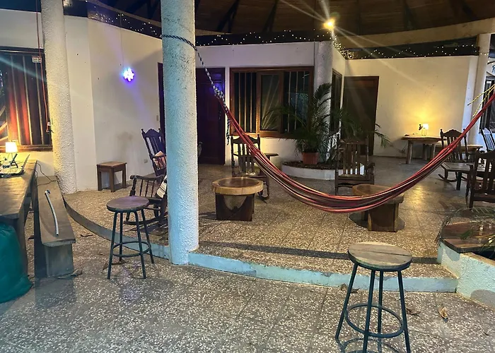 Pura Vida Hostel Tamarindo